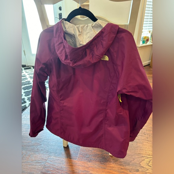 The North Face Jacket Purple Lightweight Hood Size Medium Womens EUC Fall Rain - Picture 3 of 9